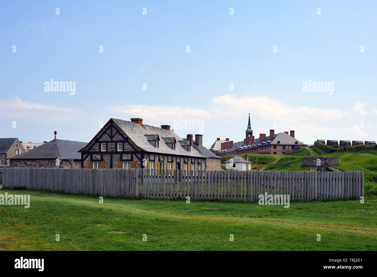 Louisbourg, Kanada - 30. Juli 2016: Gebäude auf der Festung von Minden, die restauriert wurde, ähnlich wie die französischen Kolonie in Th sah Stockfoto