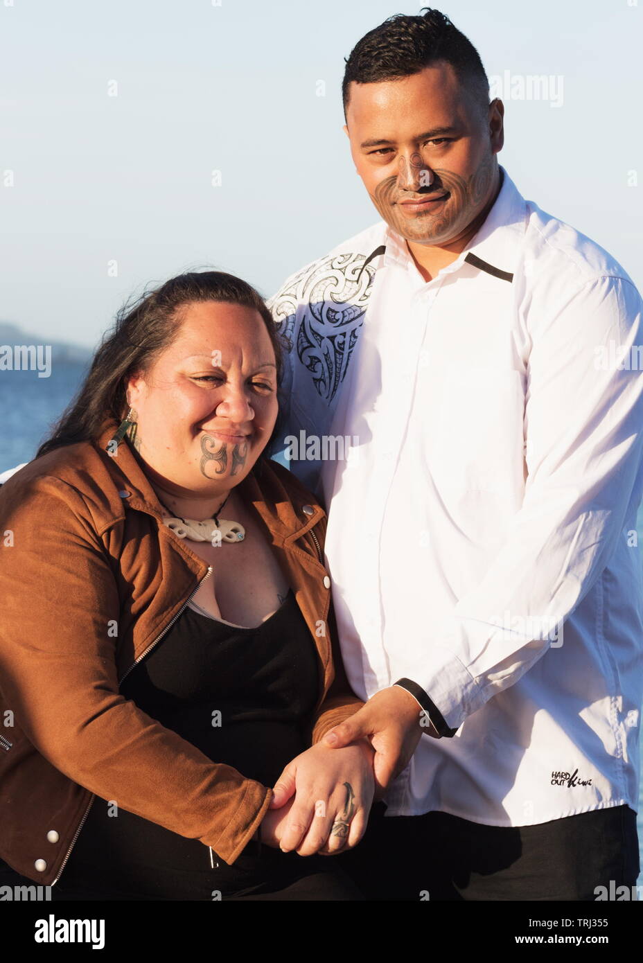 Porträt eines attraktiven Maori Paar genommen im Freien Stockfoto