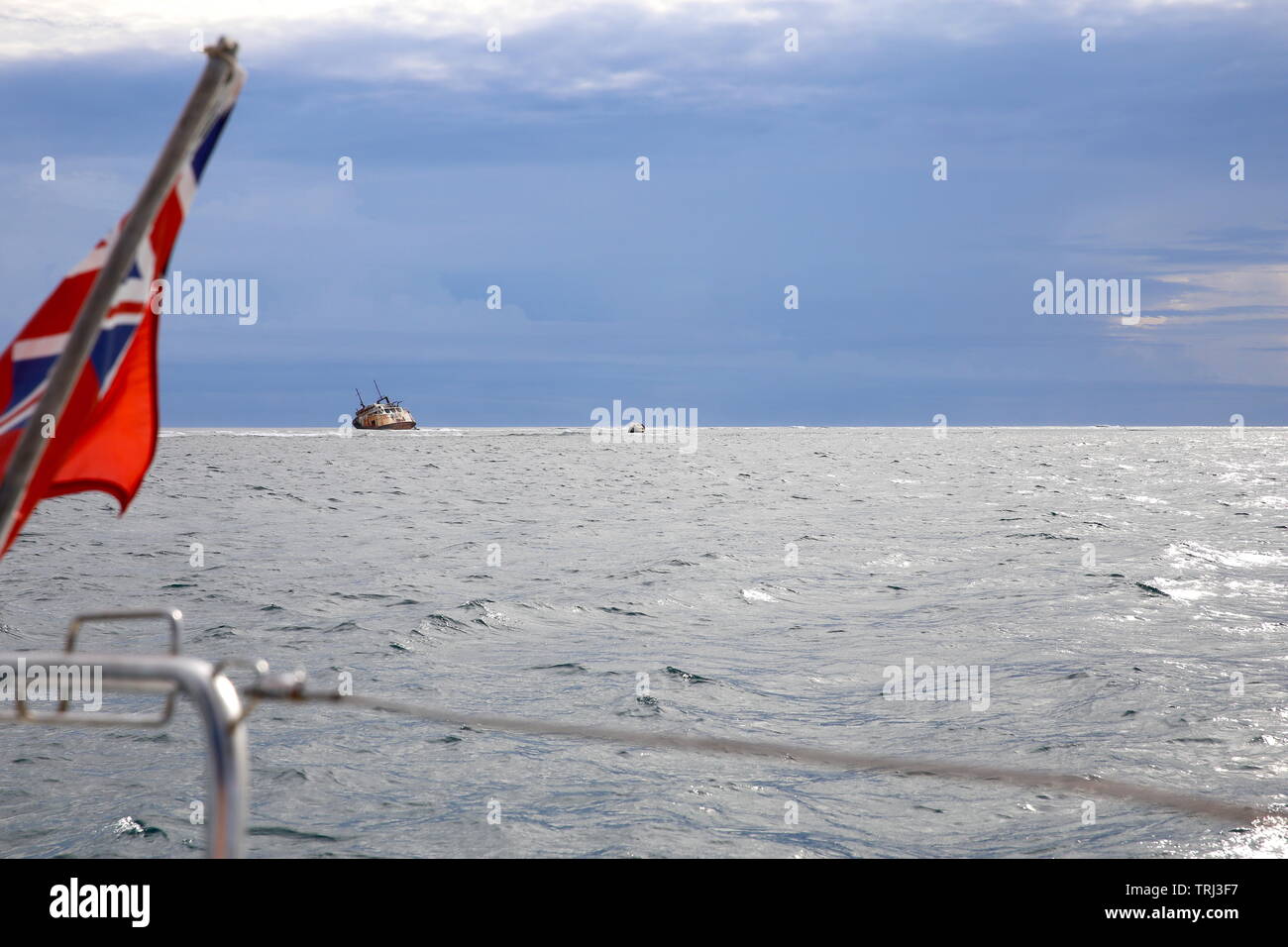 Eine verrostete Wrack liegt auf einem Riff in der Nähe von Isla Chichime in den San Blas Inseln Panama Stockfoto