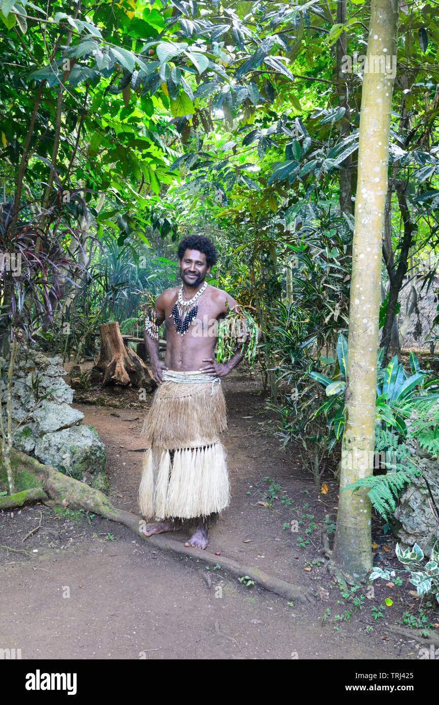 Junge Tribal Mann in traditioneller Kleidung, Pepeyo Cultural Village, Port Vila, Efate Island, Vanuatu, Melanesien Stockfoto
