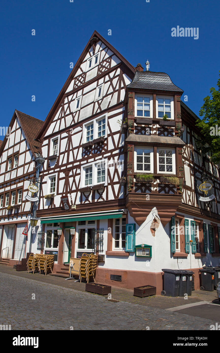 Fachwerkhäuser am Marktplatz, Annweiler am Trifels, Rheinland-Pfalz, Deutschland Stockfoto
