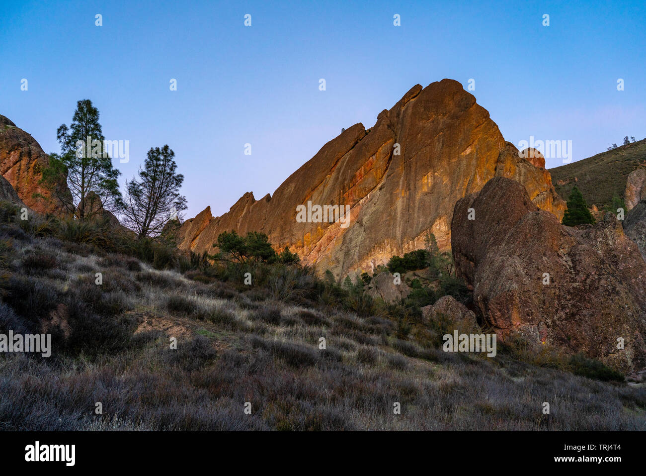Pinnacles National Park, Kalifornien - Abendrot auf die Felsformationen der Pinnacles National Park. Stockfoto