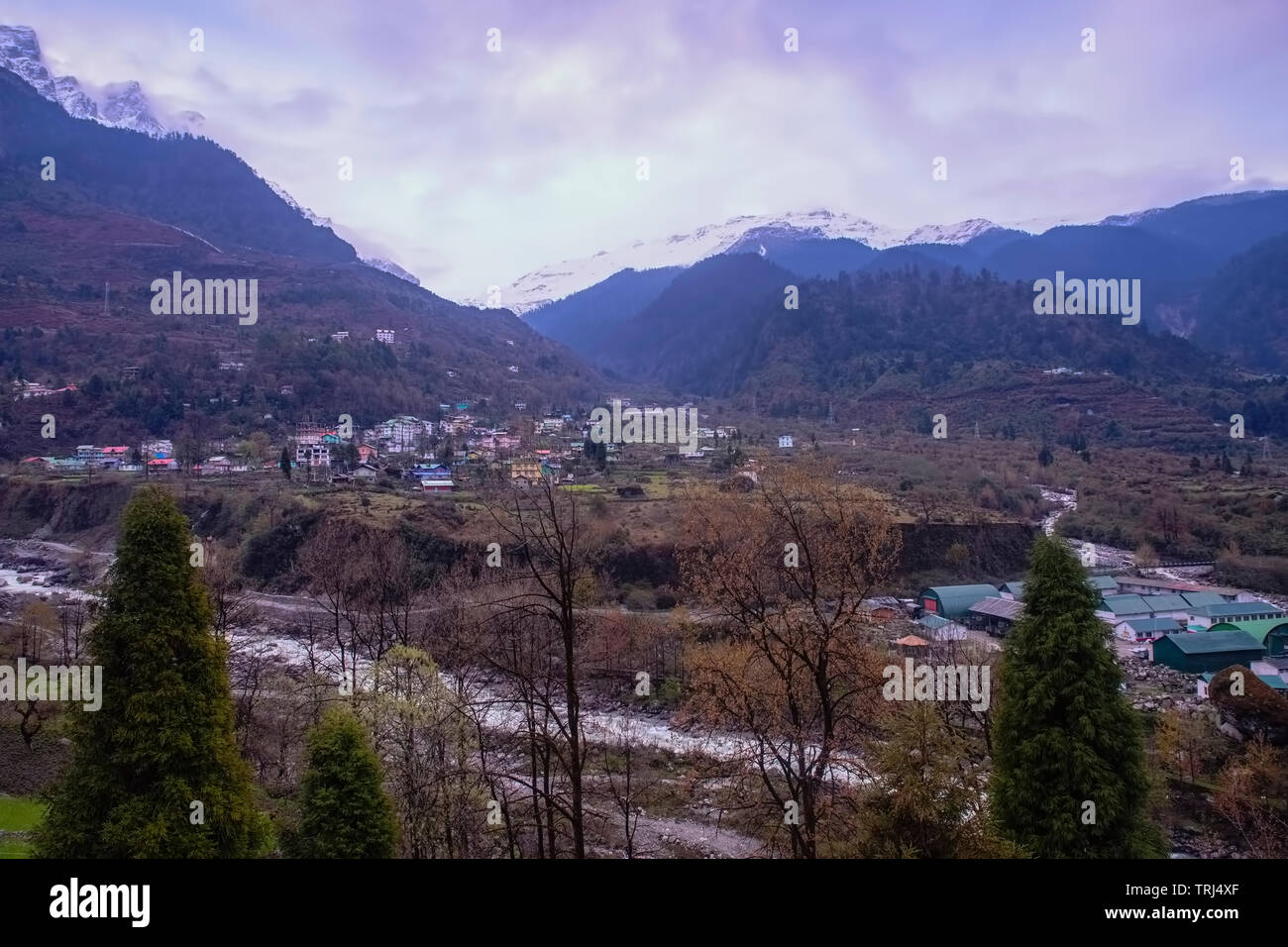 Landschaft, Lachung, Tal, Fluss, Katao, Berge, in, früh, Morgen, Nord Sikkim, Indien. Stockfoto