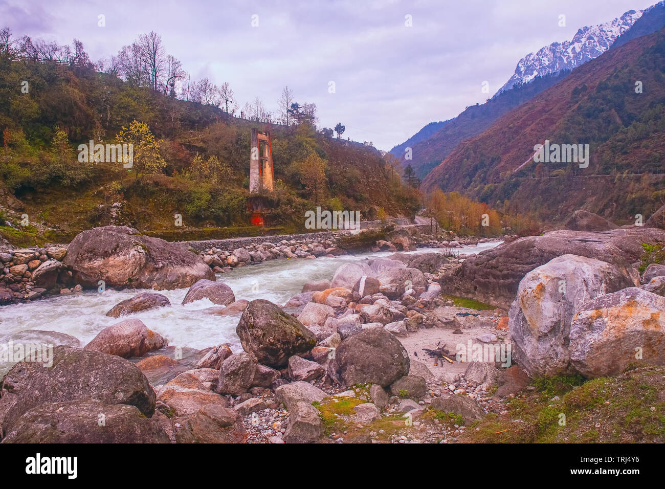 Panorama, der lachung Chu (Fluss), fließende, durch, Felsen, Geröll, durch, Lachung Tal,Sikkim, Indien. Stockfoto