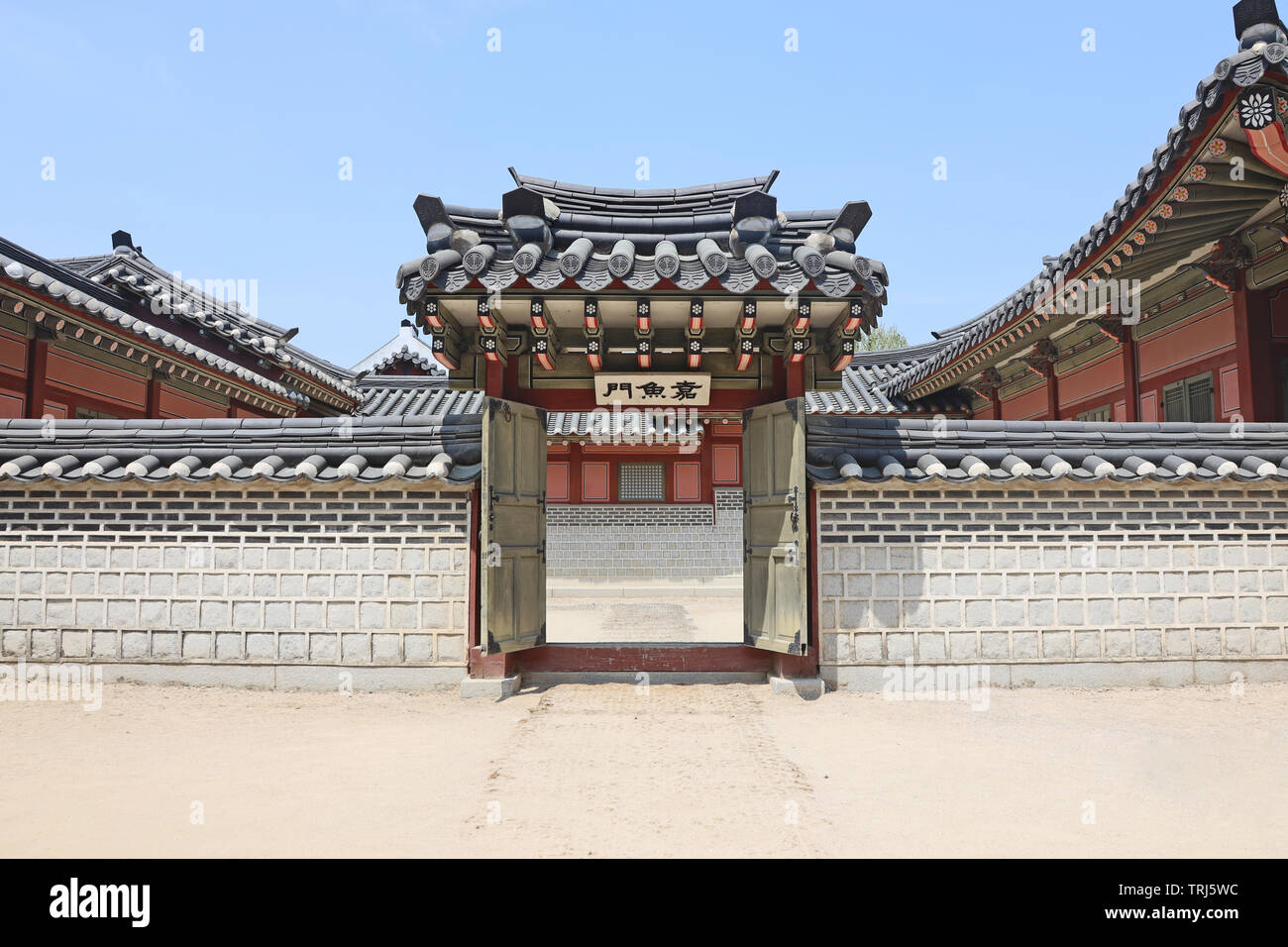 Ein Tor in Hwaseong Haenggung Palace in Suwon, Südkorea Stockfoto