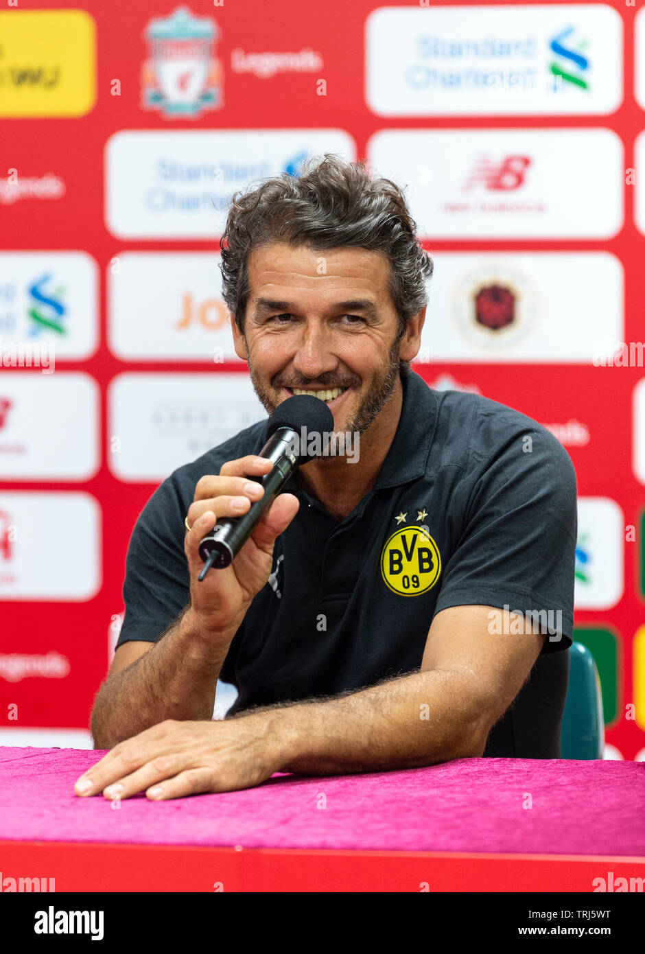 Pressekonferenz vor dem FC Liverpool Legenden Spiel gegen Borussia Dortmund Legenden an der Hong Kong Stadium, Vladimir Smicer und Stephane Henne Stockfoto