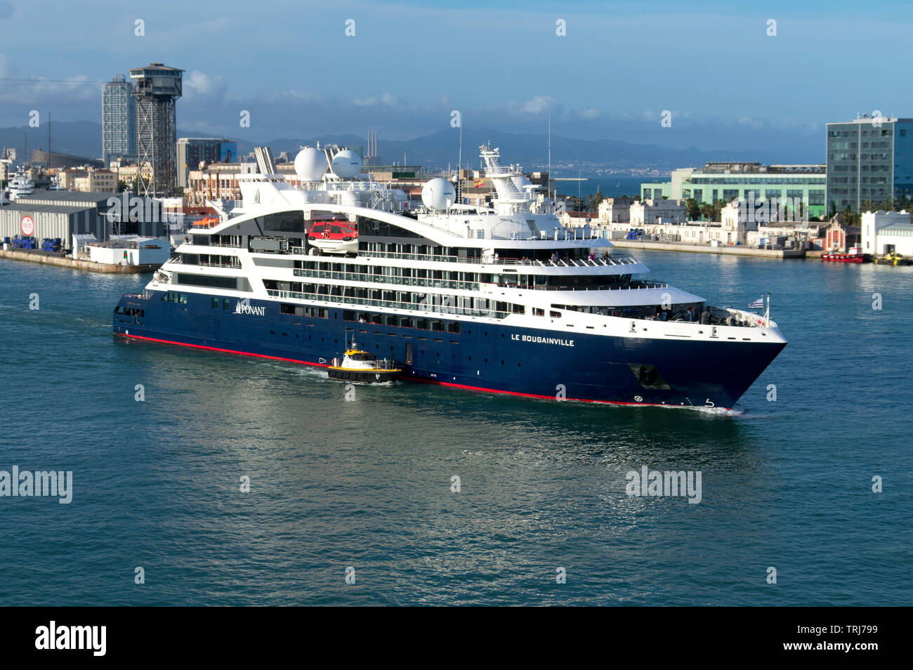 Kreuzfahrt Le Bougainville der Ponant Unternehmen verlässt den Hafen von Barcelona auf der ersten Kreuzfahrt durch das Mittelmeer. Stockfoto