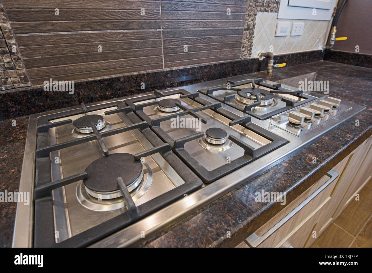 Interior Design Einrichtung, moderne Küche Kochfeld gerät in Luxus apartment Showroom Stockfoto