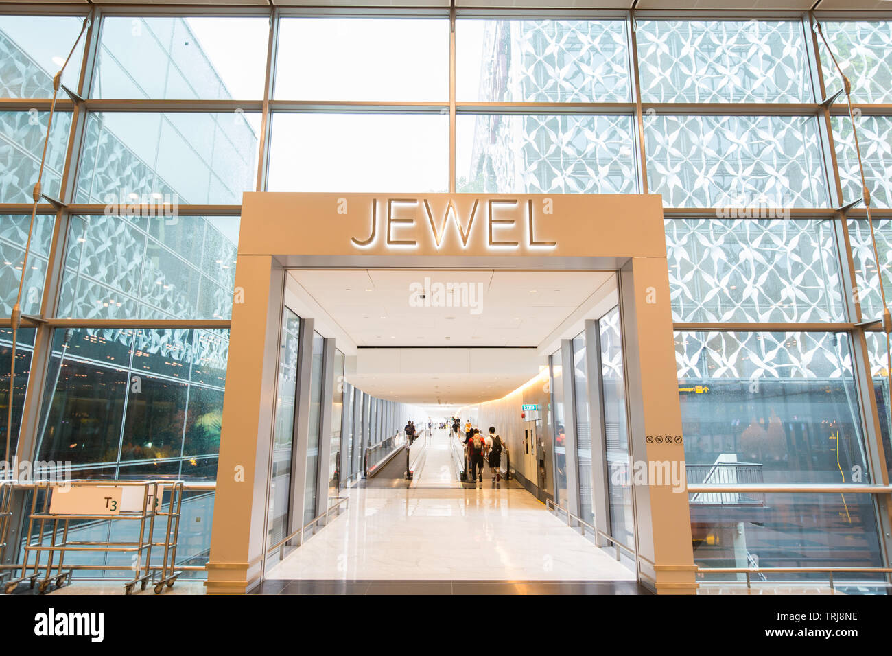 Eingang zu den neuesten Jewel Changi Flughafen vom Flughafen Changi T3, Singapur Stockfoto