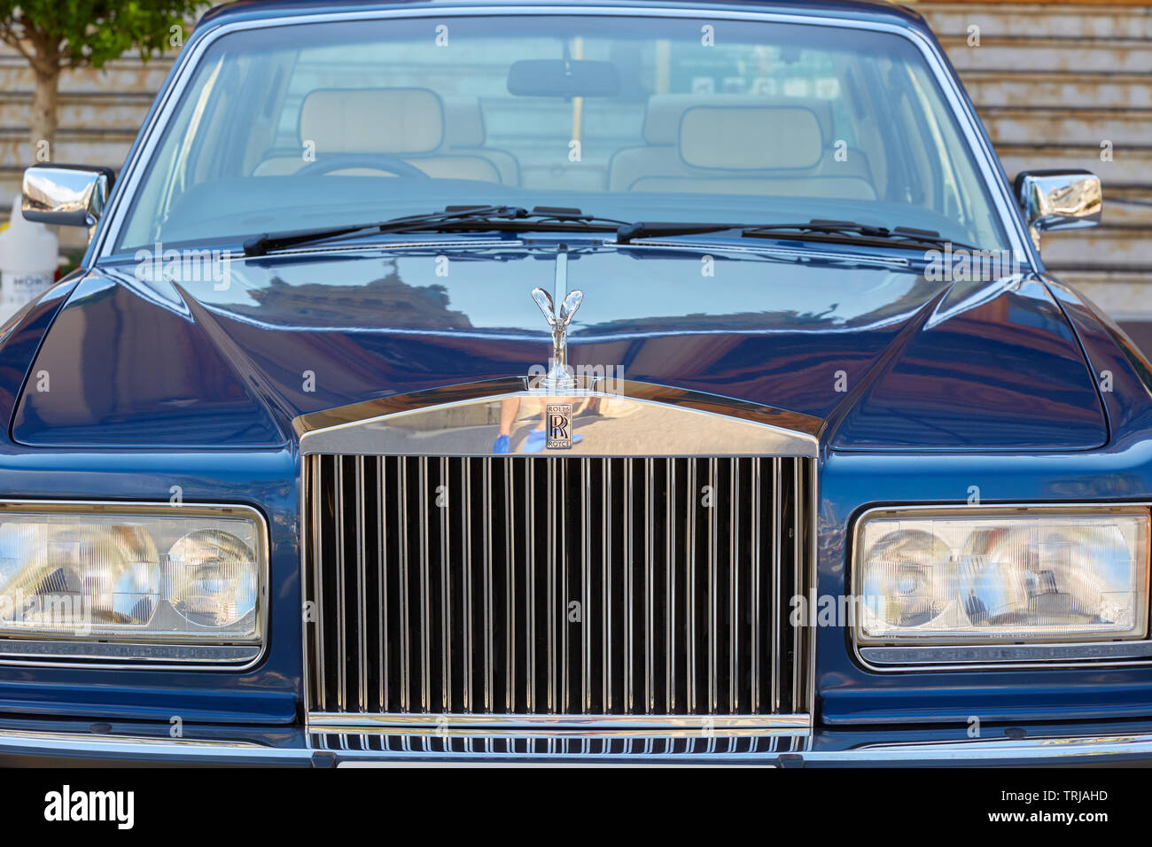 Rolls Royce, Frontgrill und Lampen mit einem subtilen Ölfarbe Effekt  Stockfotografie - Alamy