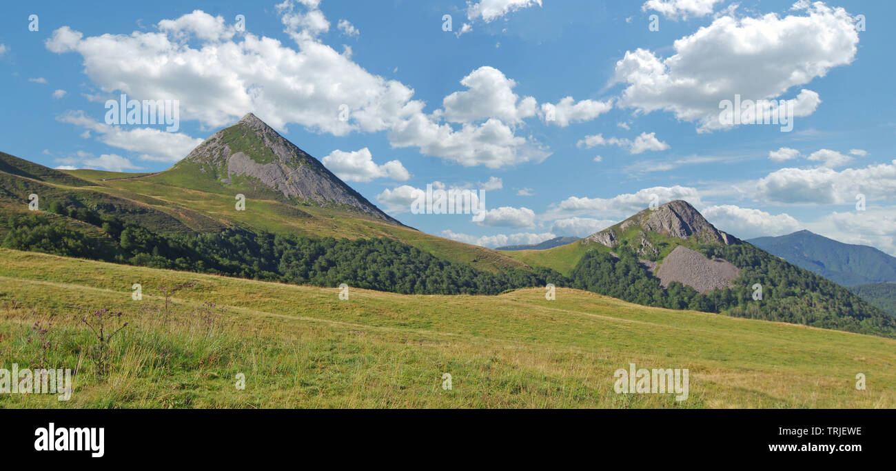 Panoramablick auf den Puy Griou, Cantal, Auvergne, Frankreich Stockfoto