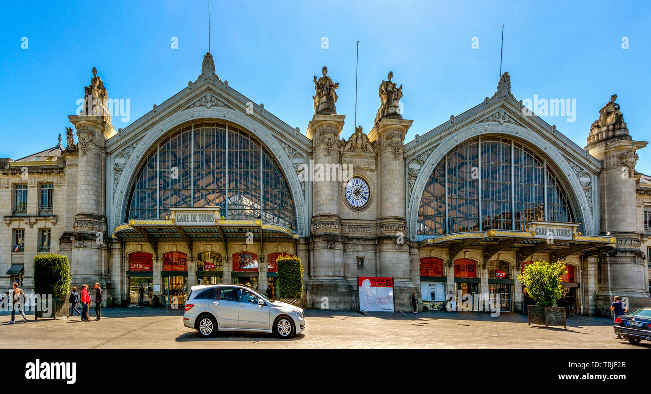 Fassade von Tours Hauptbahnhof, einem der schönsten Bahnhöfe in Frankreich, Indre-et-Loire, Centre Val de Loire, Frankreich Stockfoto