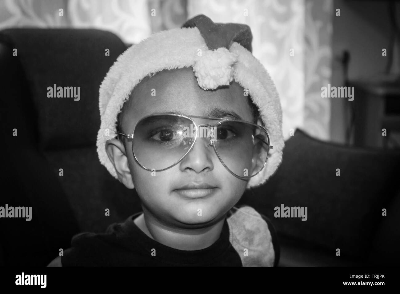 Kerala, Indien - Januar 28, 2017: Asian Boy Verschleiß-ed-Brillen Stockfoto