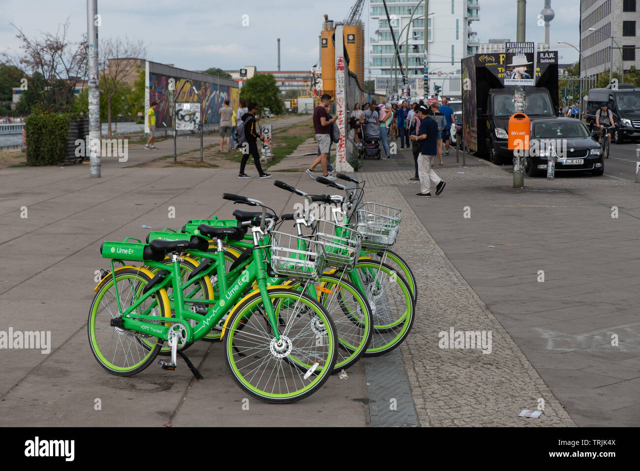 Kalk ist ein US-amerikanischer Transport Vermietung Unternehmen, das Dock - kostenlose Fahrräder und Motorroller sharing Systeme in verschiedenen Städten rund um die Welt läuft. Fahrräder Stockfoto