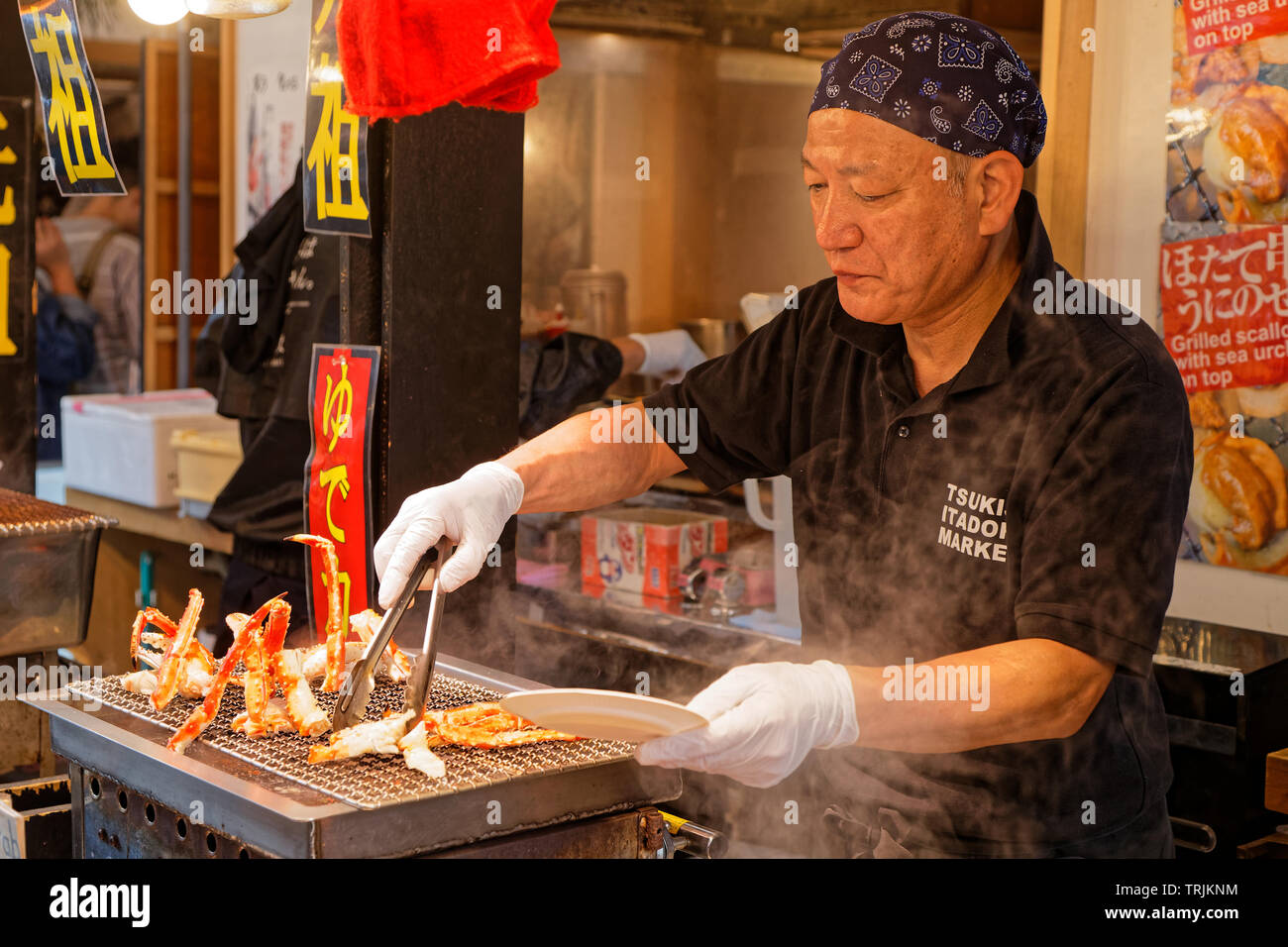 Tokio, Japan, 14. Mai 2019: Der Tsukiji Markt war der größte Markt für Fisch und Meeresfrüchte in der Welt vor dem Fischmarkt wurde verschoben, und nur Stockfoto