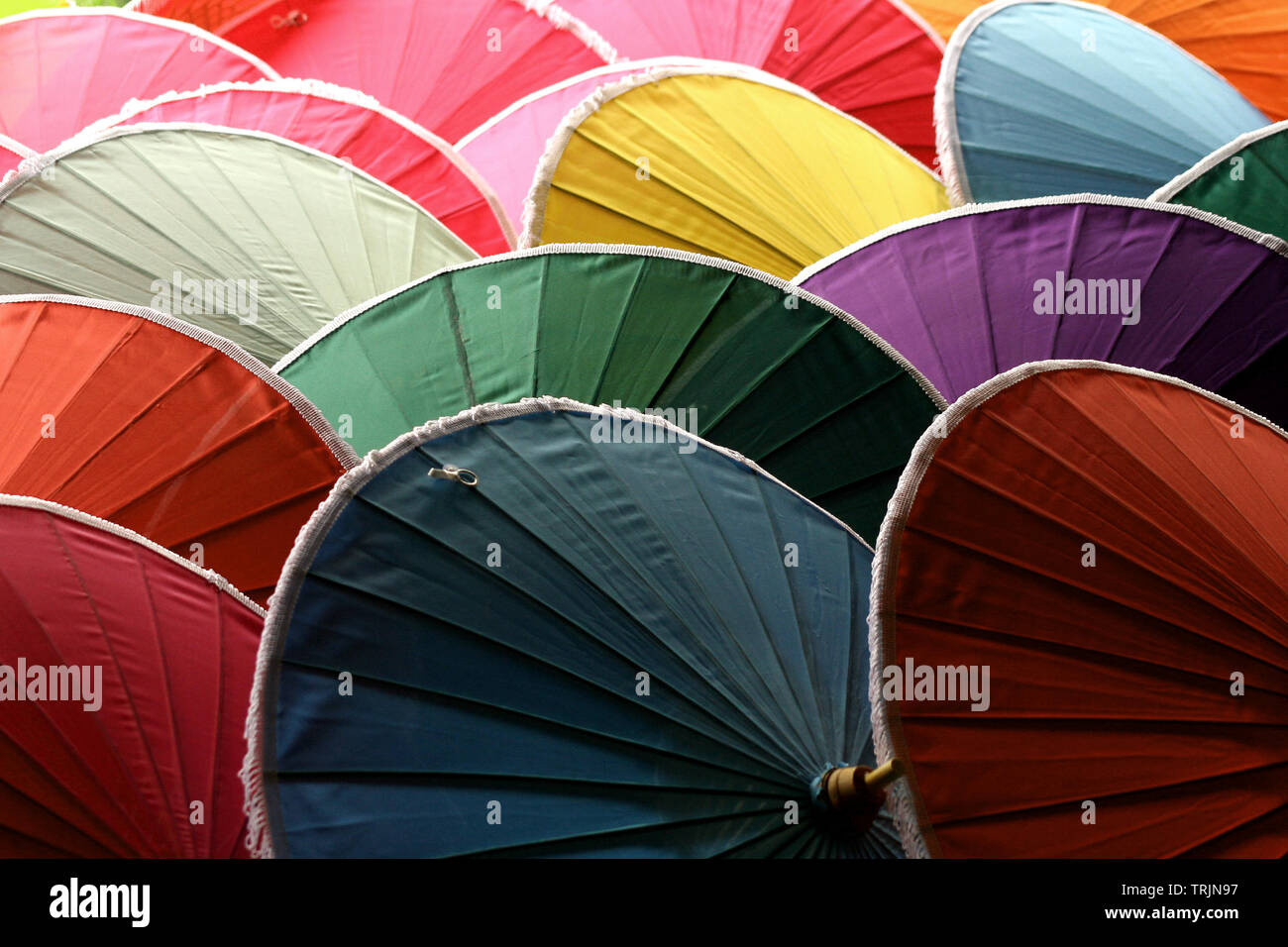 Bunte Sonnenschirme aus Südostasien Stockfoto