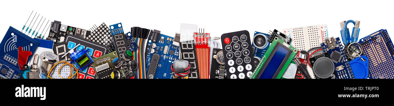 Breites panorama Collage mit Kopieren von Micro controller board Komponenten, Display, Schalter, Taster und Elektronik auf weißem Hintergrund Stockfoto