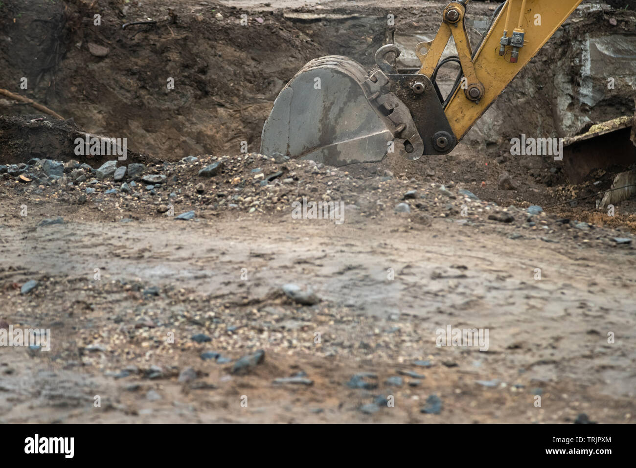 Große industrielle Bagger graben, Boden, Stadtentwicklung. Bulldozer Lufthutze in Baustelle Stockfoto