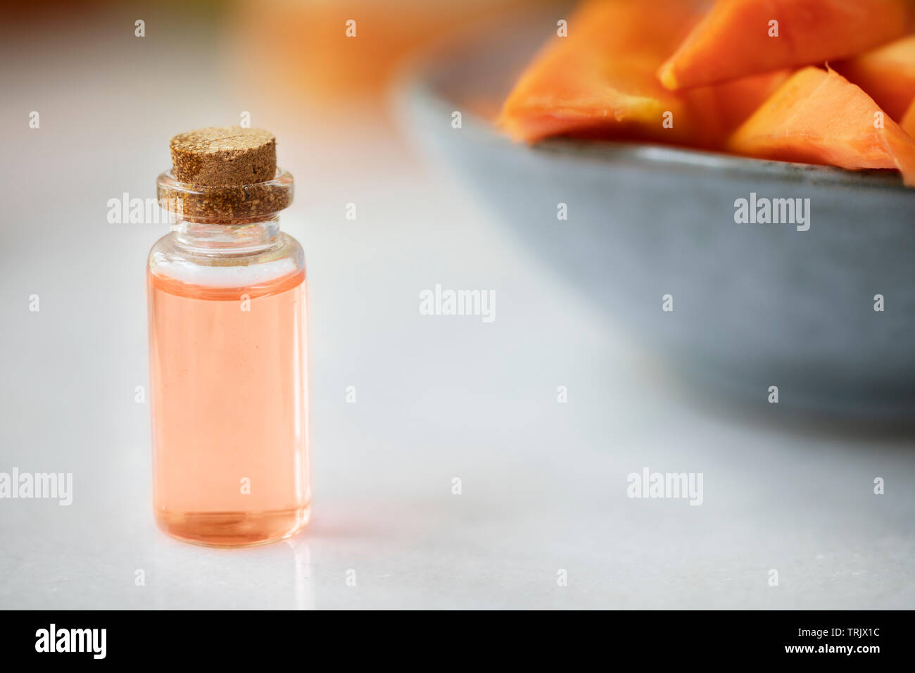 Kleine Flaschen papaya mit Papaya Fruit Extract Stockfoto
