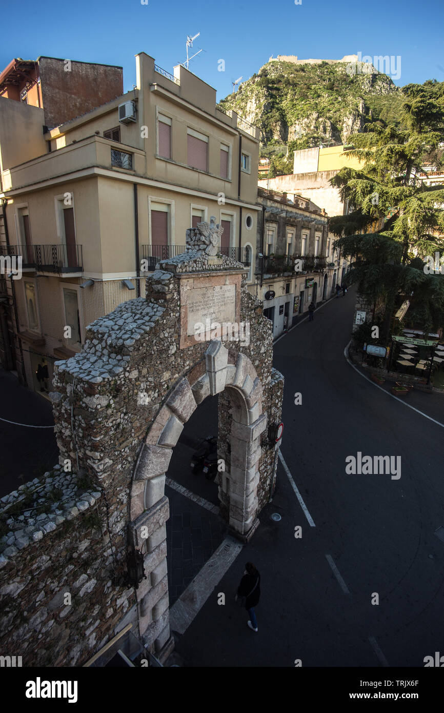 Teil der Grand Tour, Taormina war einer der bekannten Reiseziele unter den Mitteleuropäer. Heute, im Winter ist immer noch eine gute Wahl für einen Besuch. Stockfoto