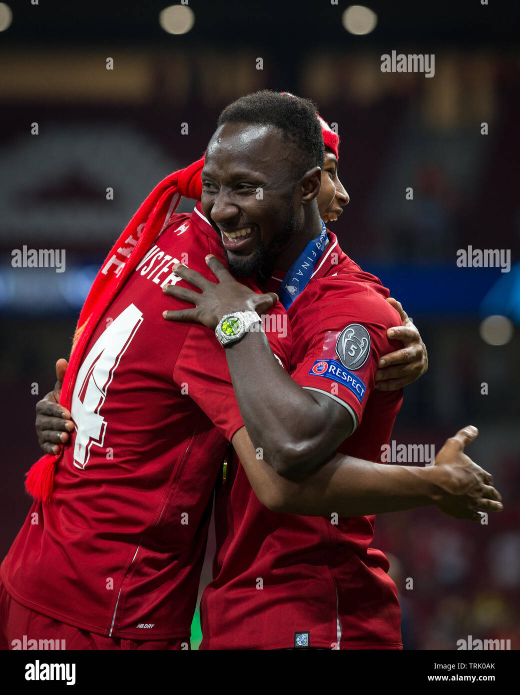 Naby Keita & Rhian Brewster von Liverpool umfasst nach der UEFA Champions League Finale zwischen den Tottenham Hotspur und Liverpool im Metropoli Stockfoto