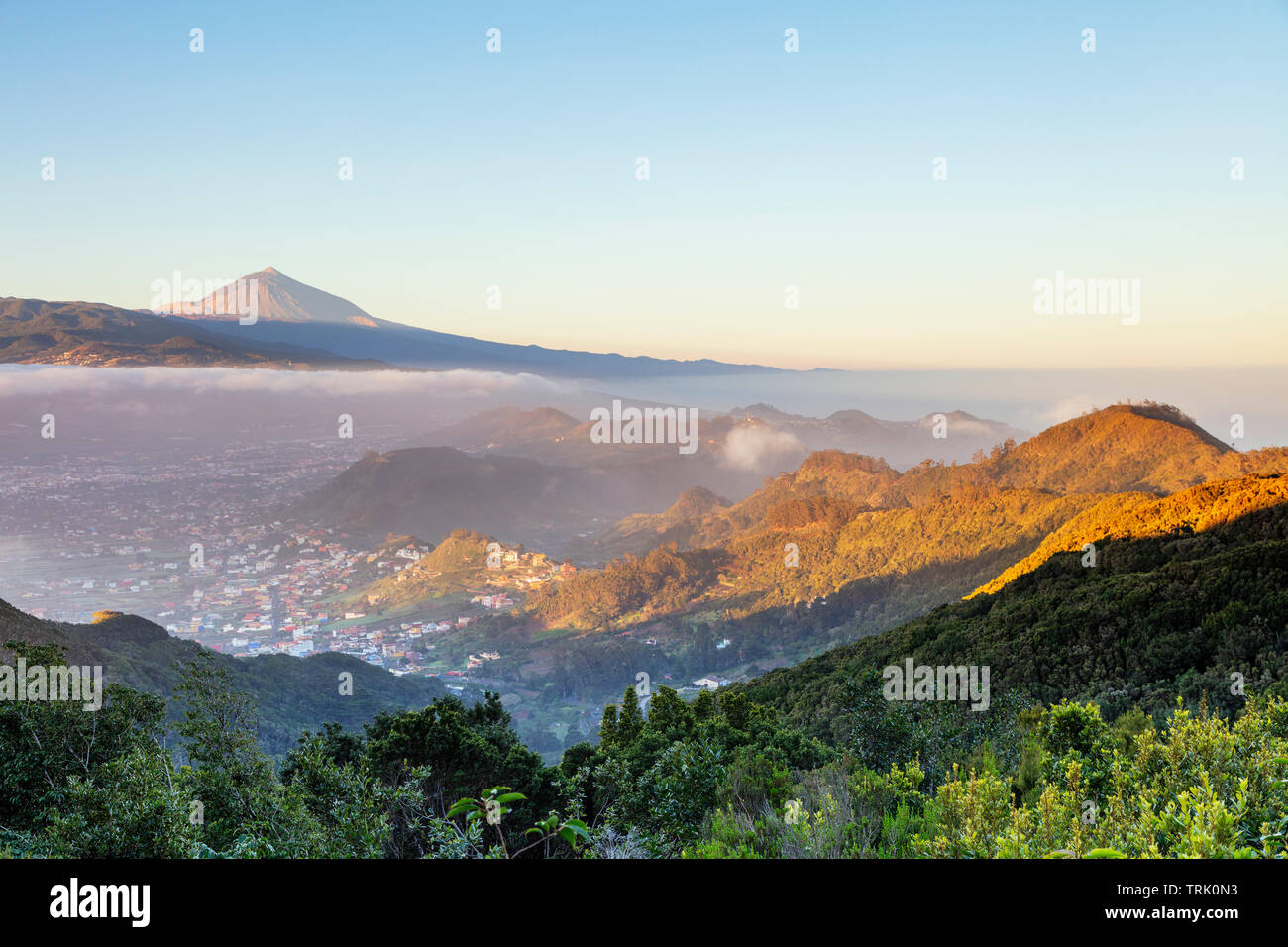 Europa, Spanien, Kanarische Inseln, Teneriffa, Teide Nationalpark, UNESCO-Welterbe, Pico del Teide (3718 m) der höchste Berg in Spanien Stockfoto