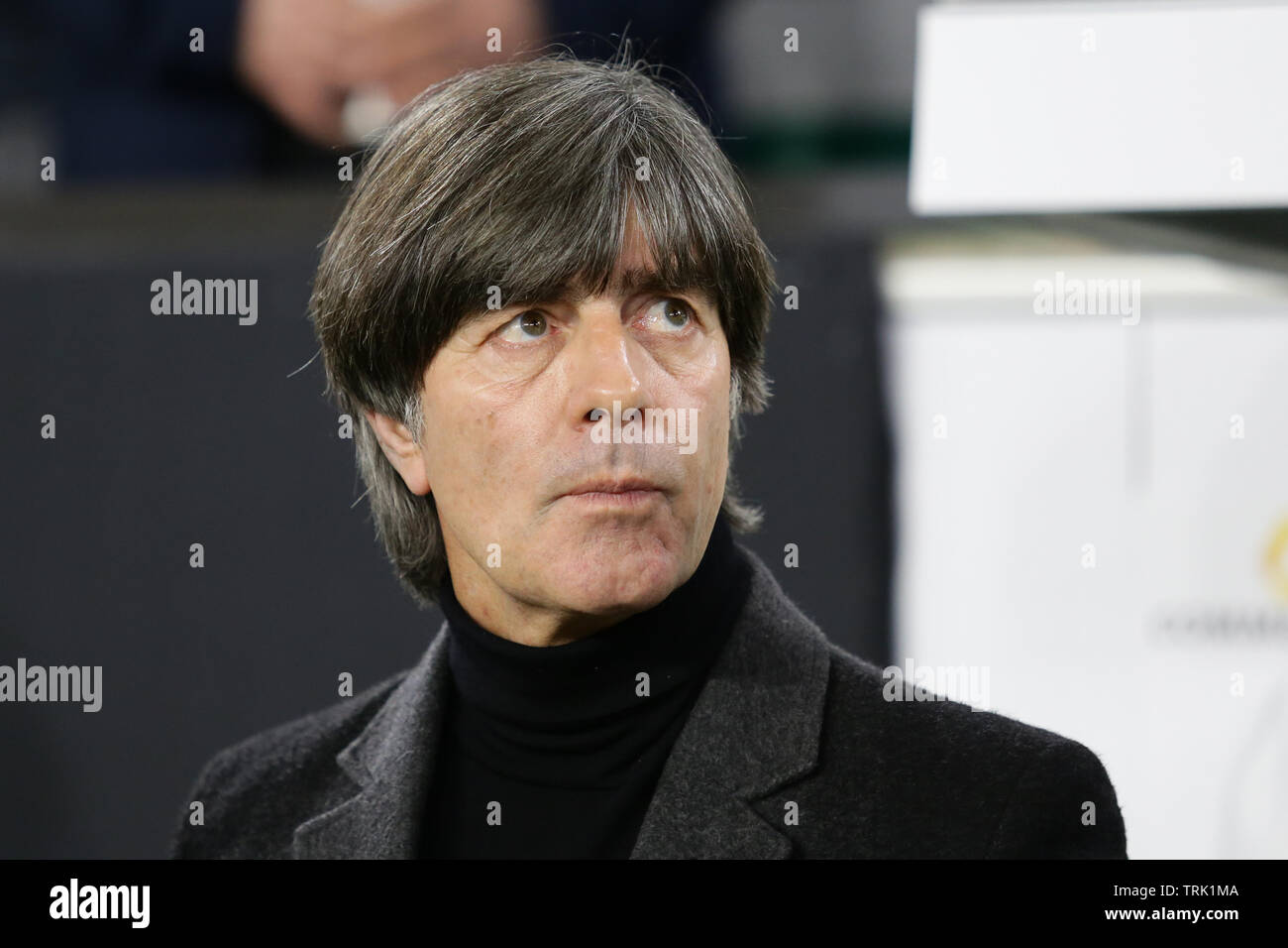 Wolfsburg, Deutschland, 20. März 2019: Deutschland Nationalmannschaft Cheftrainer, Joachim niedrig, während der Internationalen freundlich Fussball Spiel Deutschland gegen Serbien. Stockfoto