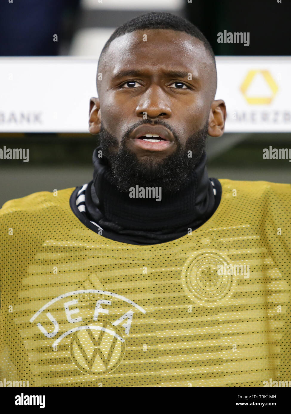 Wolfsburg, Deutschland, 20. März 2019: Fußballspieler, Antonio Rudiger, während Deutschland Nationalhymne vor dem Fußballspiel Deutschland gegen Serbien. Stockfoto