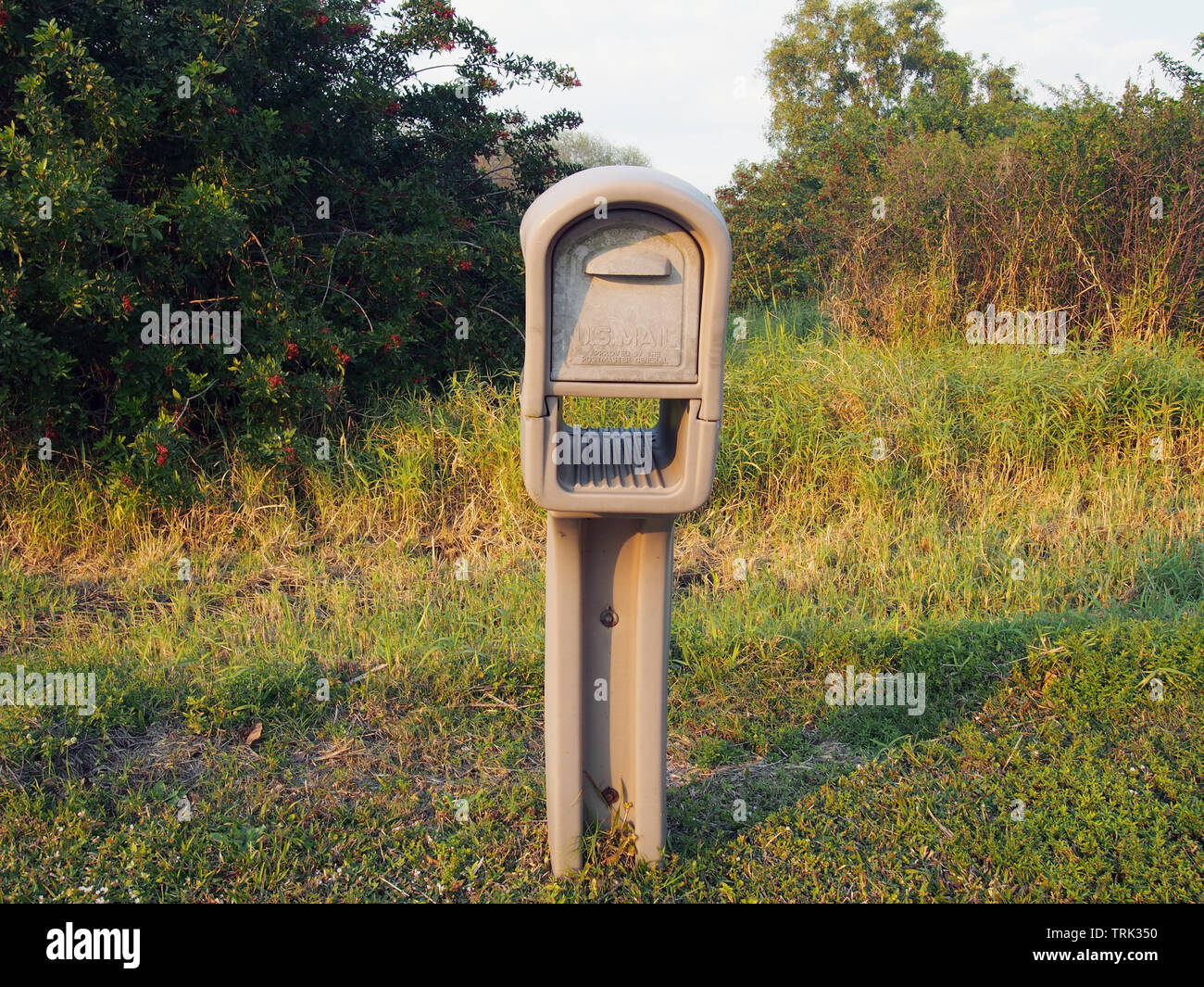 Einsamen ländlichen US-mailbox in der Mitte von Nirgendwo, USA, Januar 11, 2019, © katharine Andriotis Stockfoto