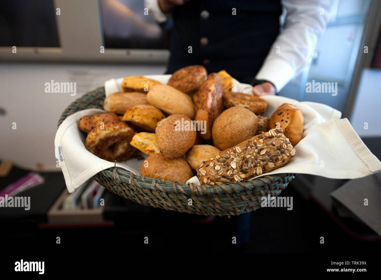 Gourmet Food Service in der Business Class Abschnitt von Turkish Airlines Flug von Istanbul nach Los Angeles, Stockfoto