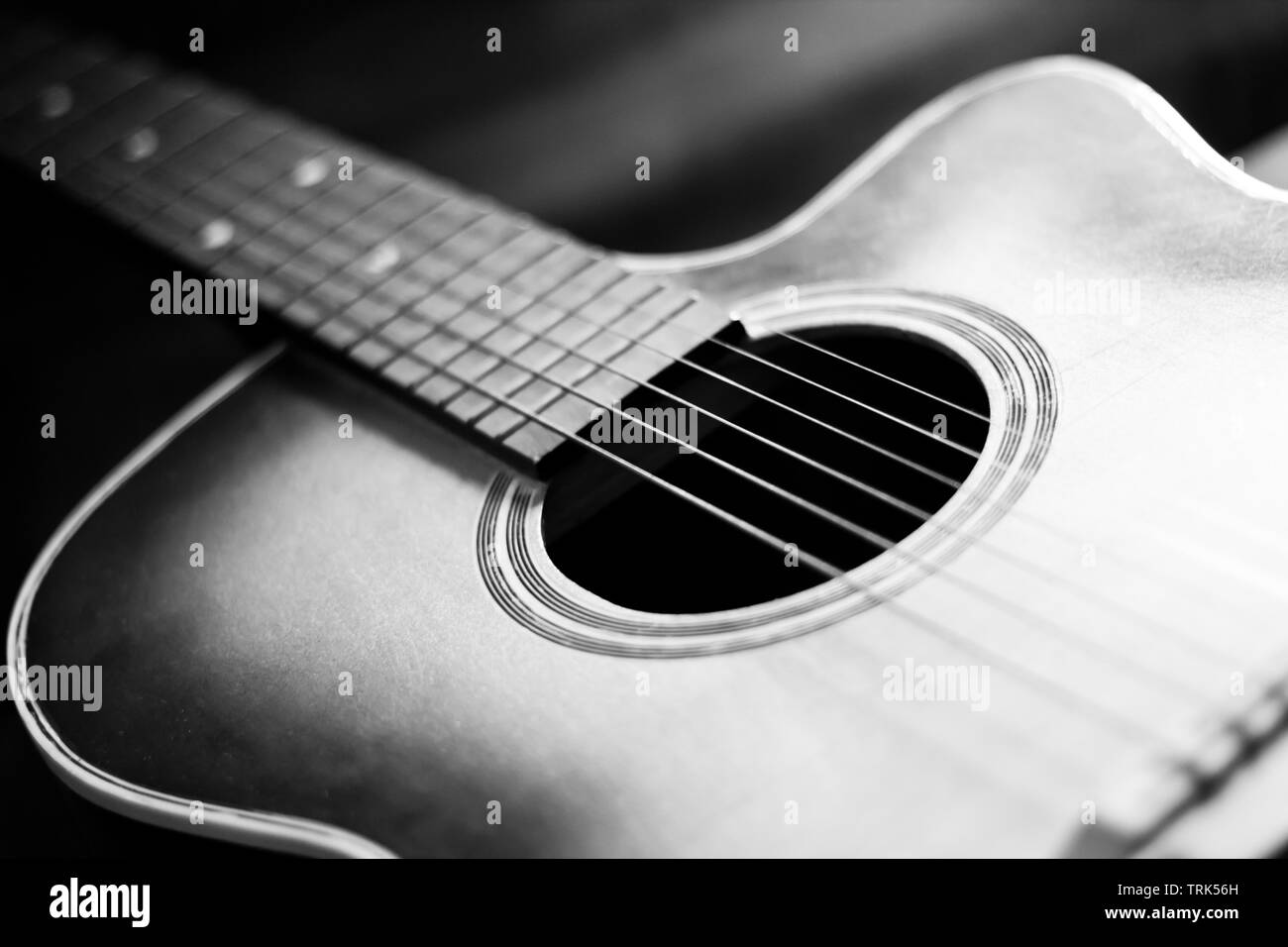 Nahaufnahme von einer akustischen Gitarre Stockfoto