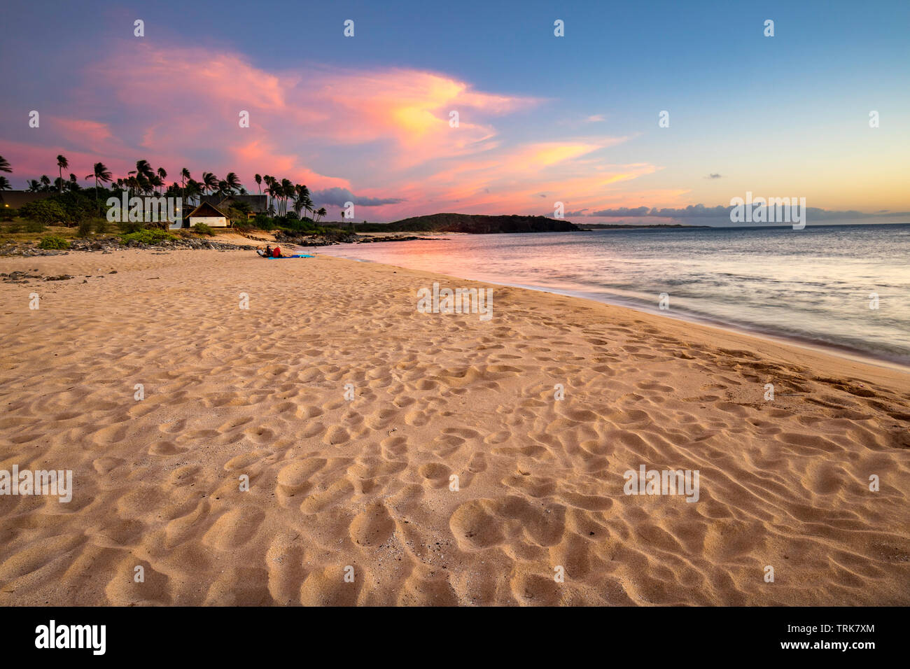 Einen Sandstrand, ruhige Strand und Palmen an Kepuhi Beach am westlichen Ende der Insel Molokai, Hawaii, Vereinigte Staaten von Amerika, Pazifik. Stockfoto
