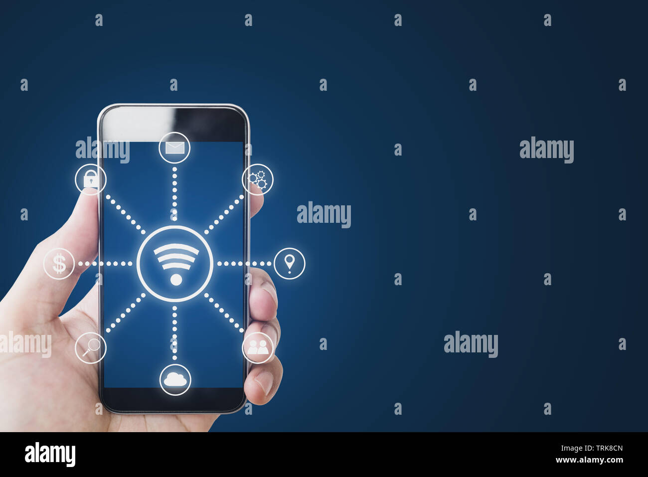 Handy Internet wireless und Anwendungstechnik. Hand, smart phone und WiFi- und Anwendungssymbole Stockfoto