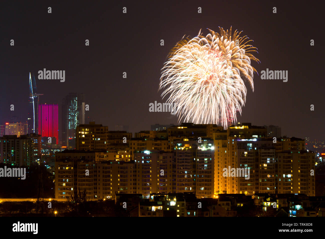 Feuerwerk während des chinesischen neuen Jahres über Saigon Stockfoto