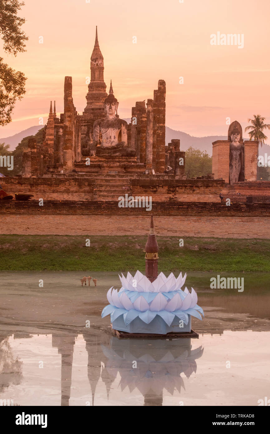 Ein krathong an der Loy Krathong Festiva im Wat Mahathat im