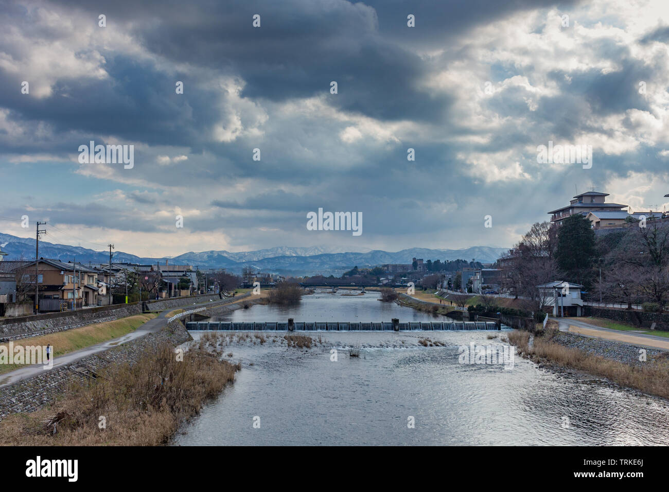 Blick auf den Fluss, Saigawa Kanazawa City, Präfektur Ishikawa, Japan. Stockfoto