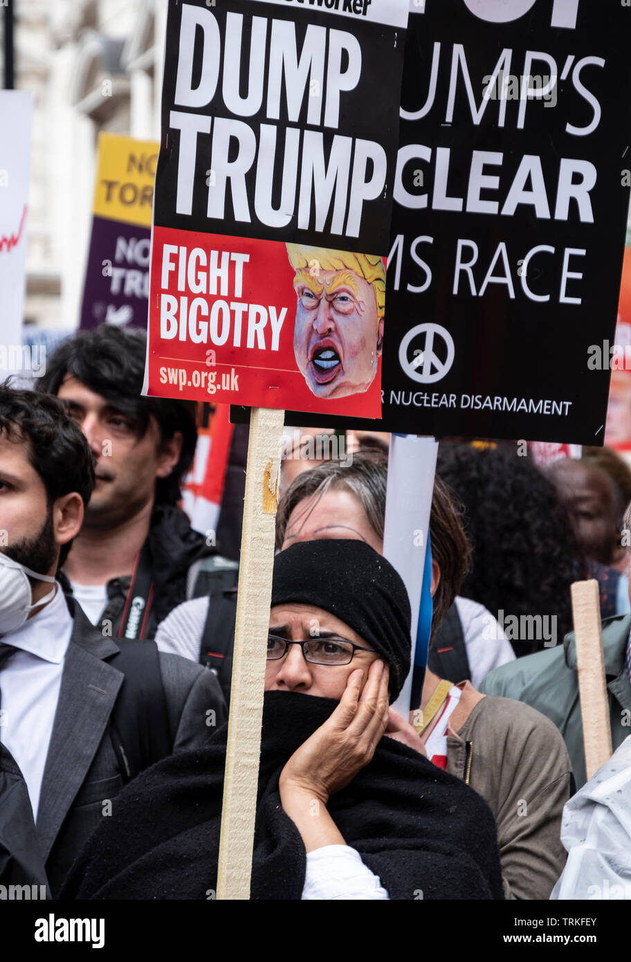 "Karneval der Widerstand' Anti-Trump Protest in London während der US-Präsident ist Trumpf Besuch in Downing Street. Stockfoto