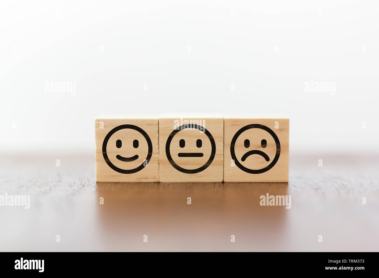Smiley, neutrale Teilfläche und trauriges Gesicht. Service und Kundenzufriedenheit Konzept Stockfoto