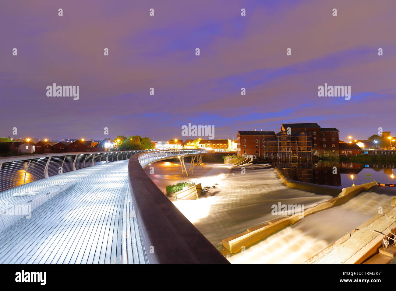 Die Millennium Bridge in Castleford, verbindet den Norden und Süden des Flusses Aire. Stockfoto