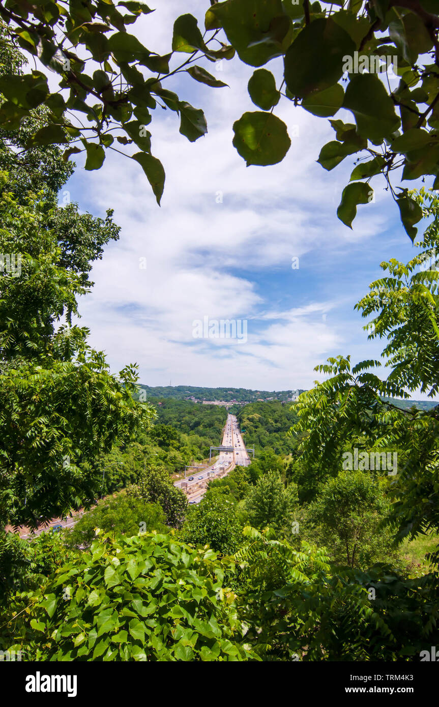 Der Parkway East, State Route 376 östlich von der Summerset Nachbarschaft von Pittsburgh, Pennsylvania, USA Stockfoto