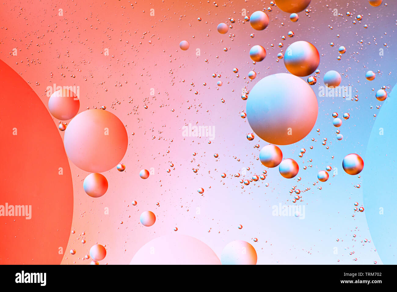 Öltropfen im Wasser - eine bunte Abstrakt Hintergrund Stockfoto