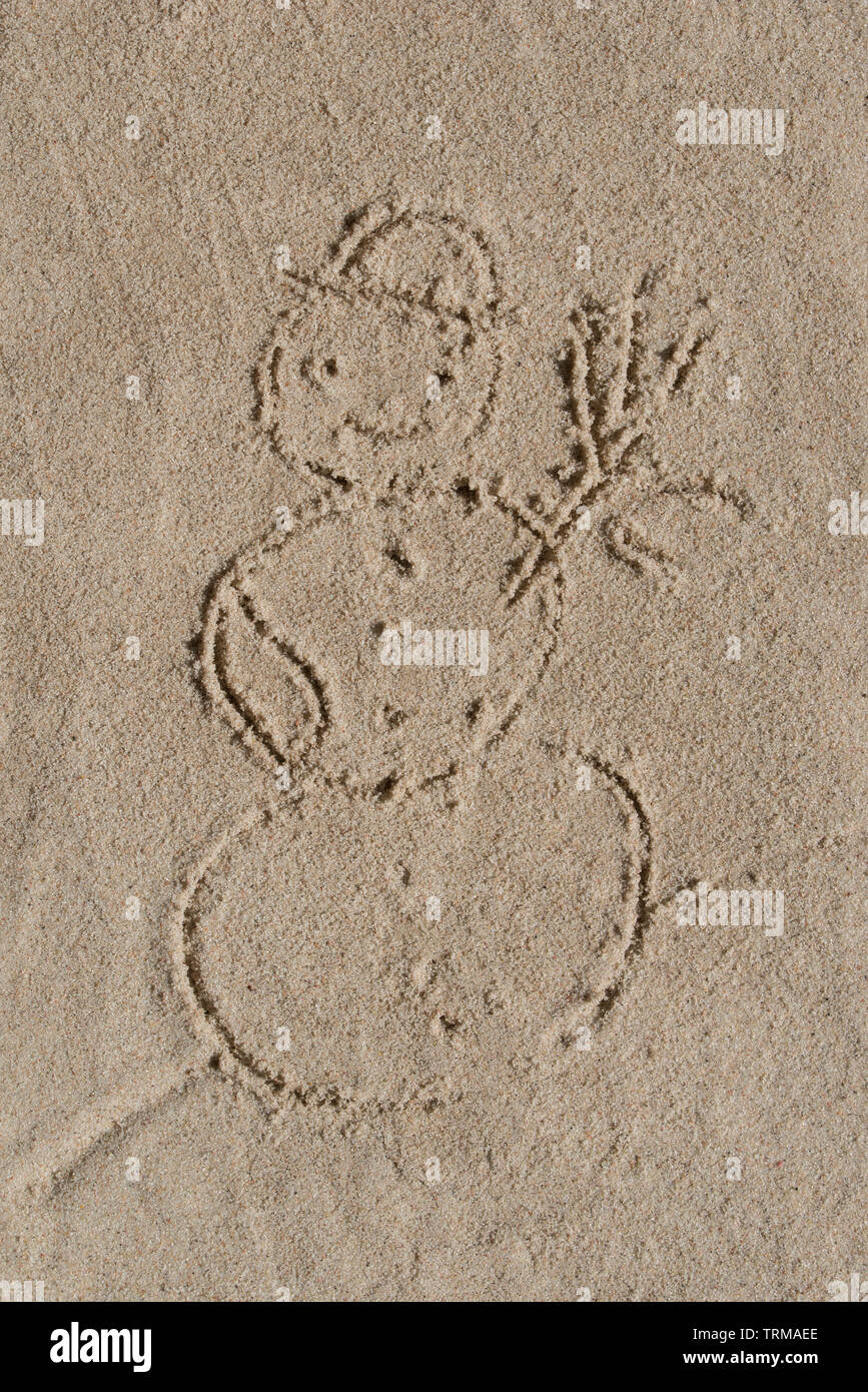 Schneemann - Zeichnung auf Sand Hintergrund Stockfoto