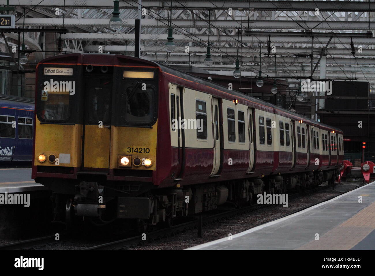 Klasse 314 314210 wartet am Hauptbahnhof von Glasgow am 30. Mai 2019 Stockfoto