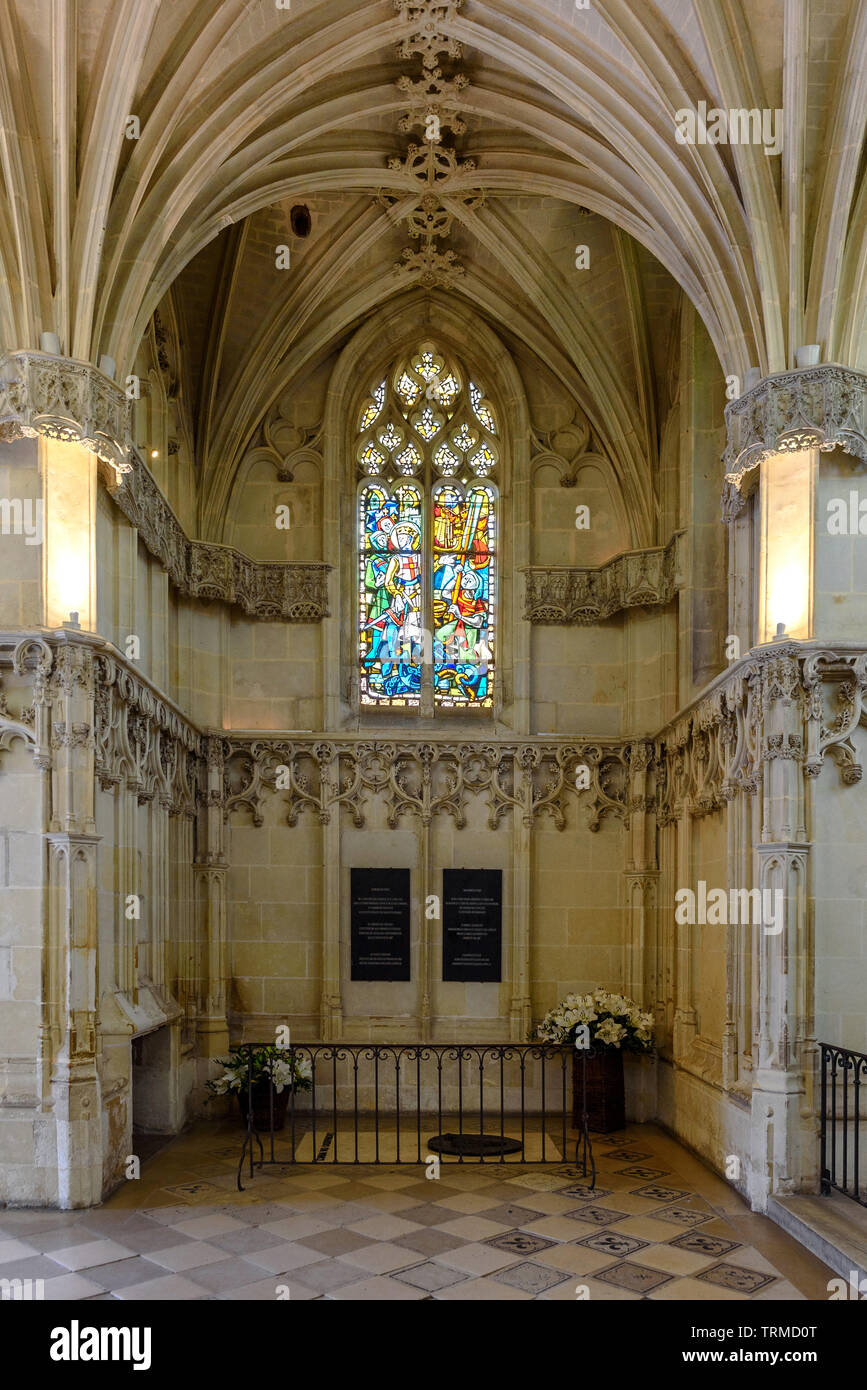 Im Inneren der Kapelle von Saint Hubert, mit dem Grab von Leonardo da Vinci in Amboise, Frankreich Stockfoto