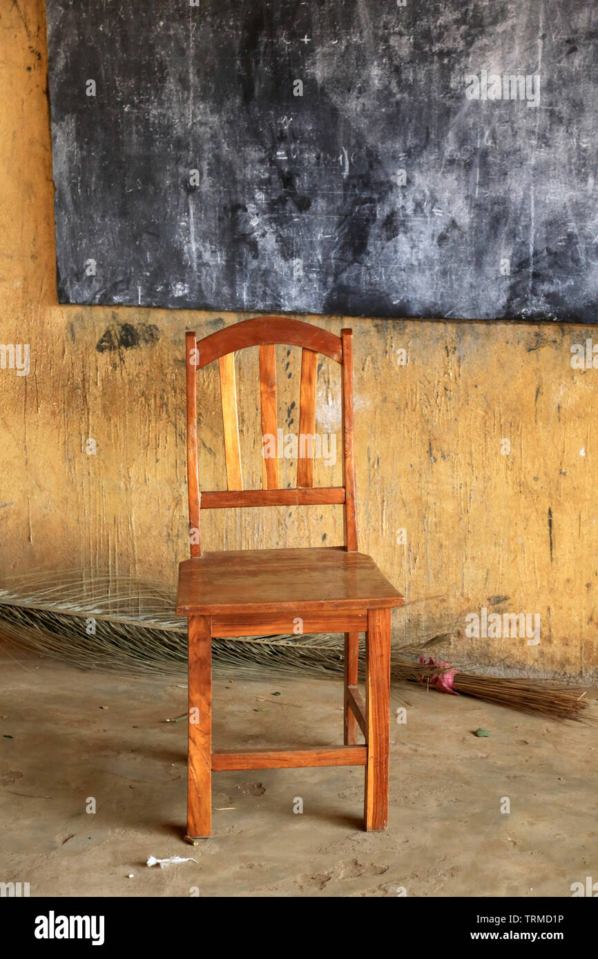 Chaise dans une Salle de classe. Abkommen von Lomé. Togo. Afrique de l'Ouest. Stockfoto