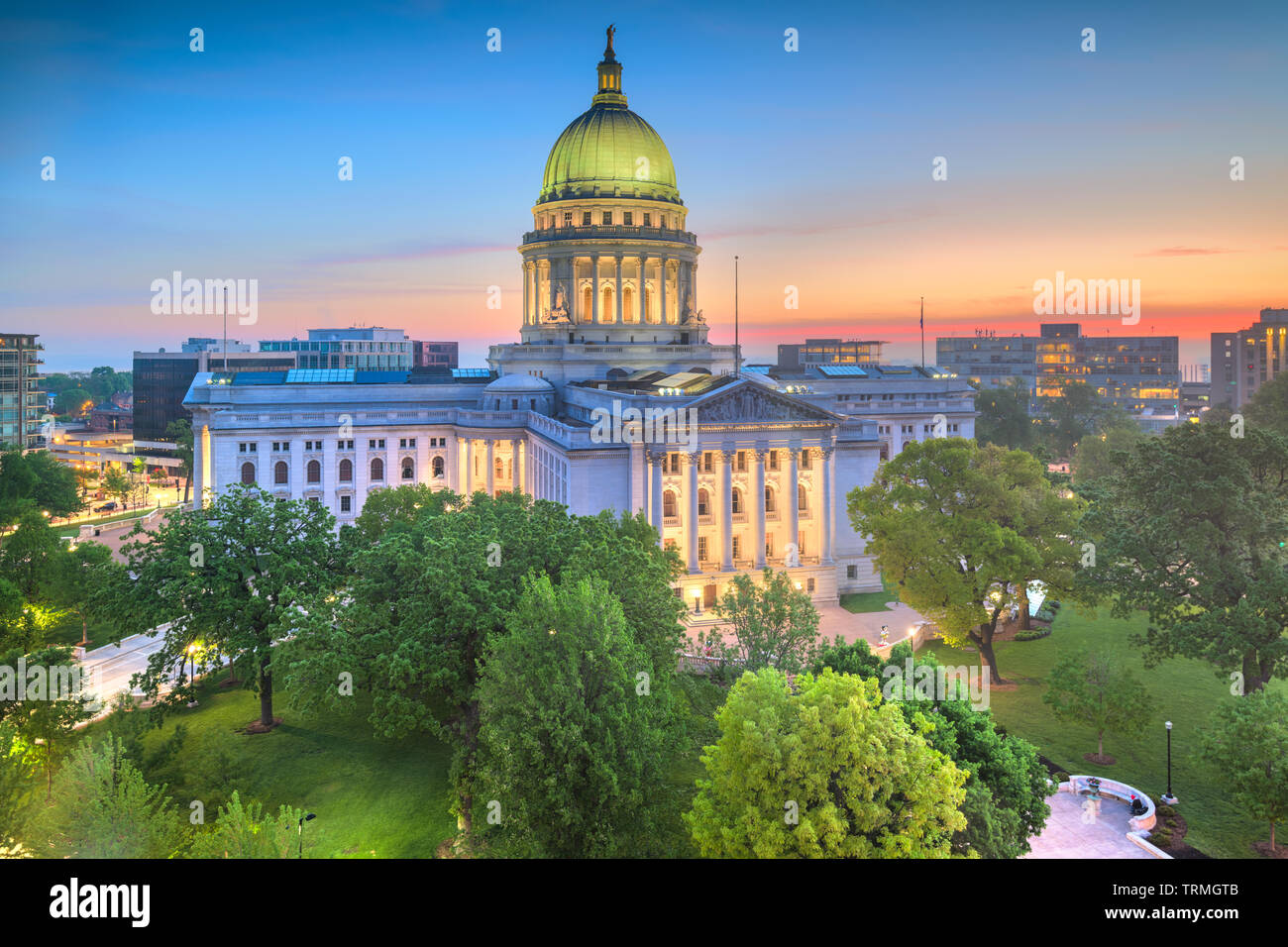 Madison, Wisconsin, USA State Capitol Building in der Abenddämmerung. Stockfoto