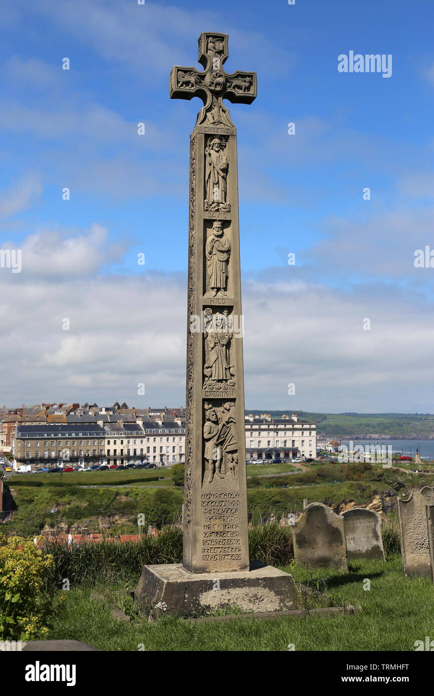 Caedmon Denkmal, Kirche St. Maria, der Jungfrau, Whitby, Borough von Scarborough, North Yorkshire, England, Großbritannien, USA, UK, Europa Stockfoto