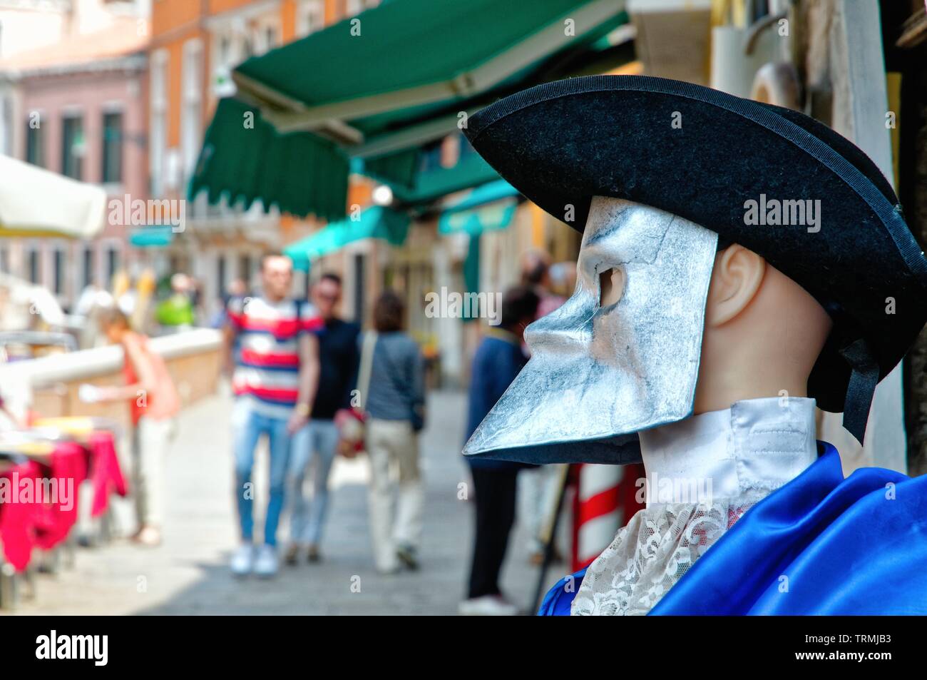 In der Nähe des venezianischen Karnevals Maske außerhalb eines Shop in Venedig Italien Europa EU Stockfoto