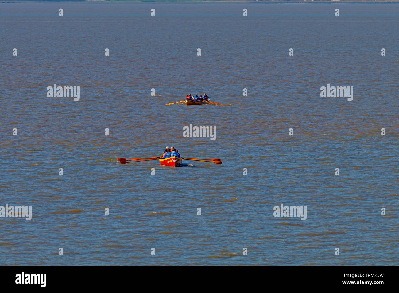 Clevedon Pilot gig Training auf einem hellen, sonnigen Abend Stockfoto