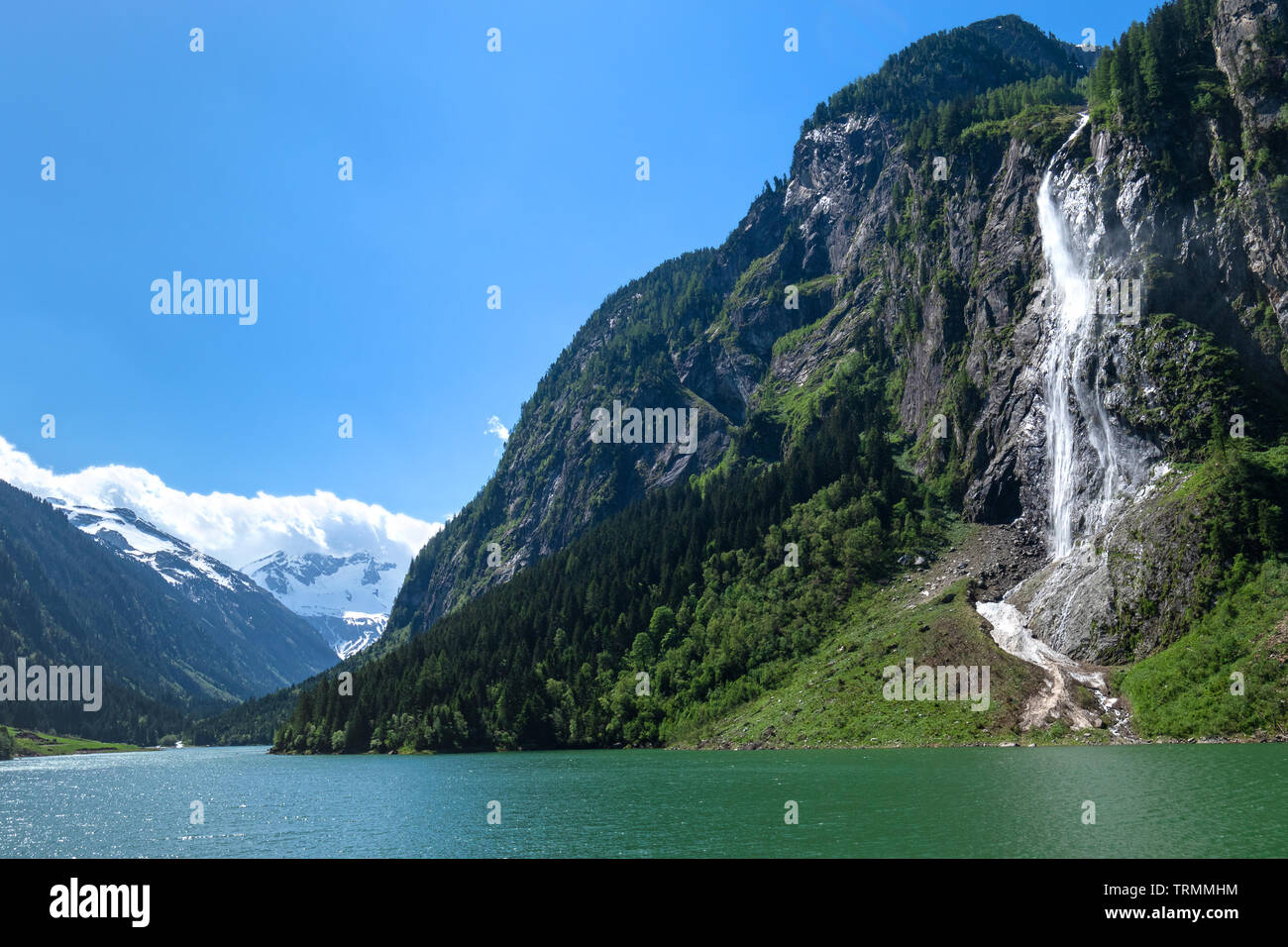 Wasserfall Bergsee Grün Foto werden an Stillup See, Österreich, Tirol Stockfoto